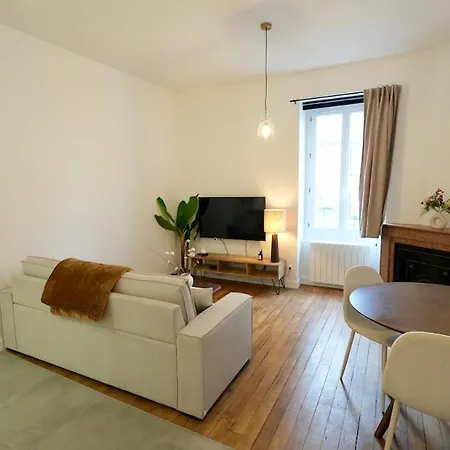 Appartement Berthelot Design Au Pied Du Tram Et Proche Métro Lyon