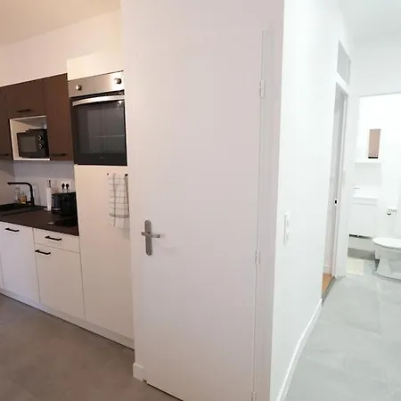 Appartement Berthelot Design Au Pied Du Tram Et Proche Métro