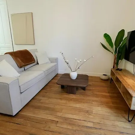 Berthelot Design Au Pied Du Tram Et Proche Métro Appartement *
