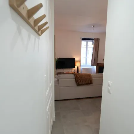Berthelot Design Au Pied Du Tram Et Proche Métro Appartement *