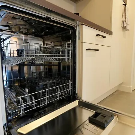 Berthelot Design Au Pied Du Tram Et Proche Métro Lyon