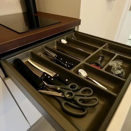 Berthelot Design Au Pied Du Tram Et Proche Métro Appartement