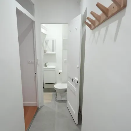 Berthelot Design Au Pied Du Tram Et Proche Métro *