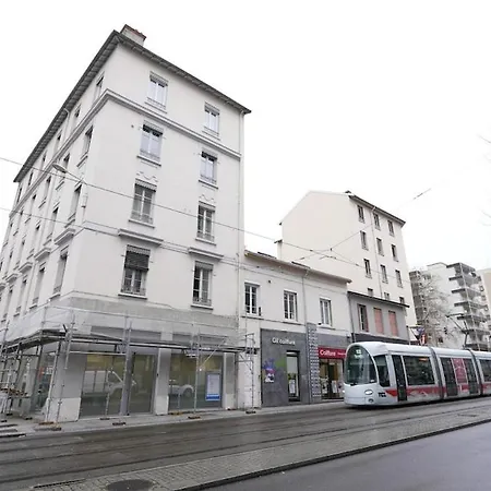 Berthelot Design Au Pied Du Tram Et Proche Métro *